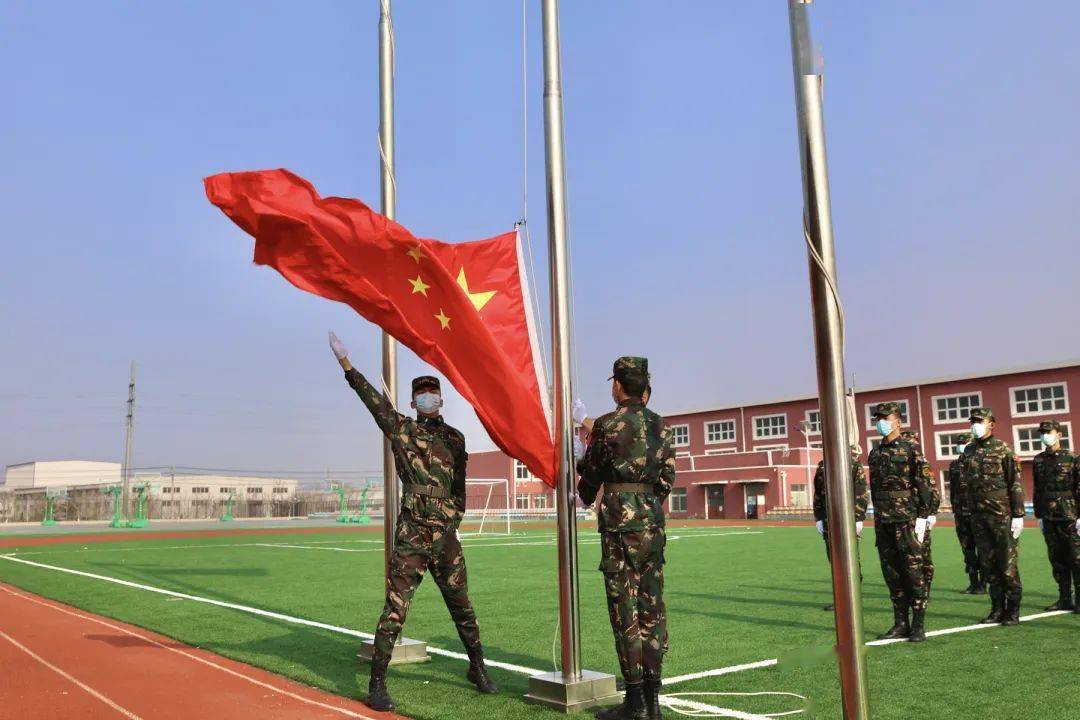 相聚云端,同心抗疫,红色传承——我校举行“云升旗仪式”