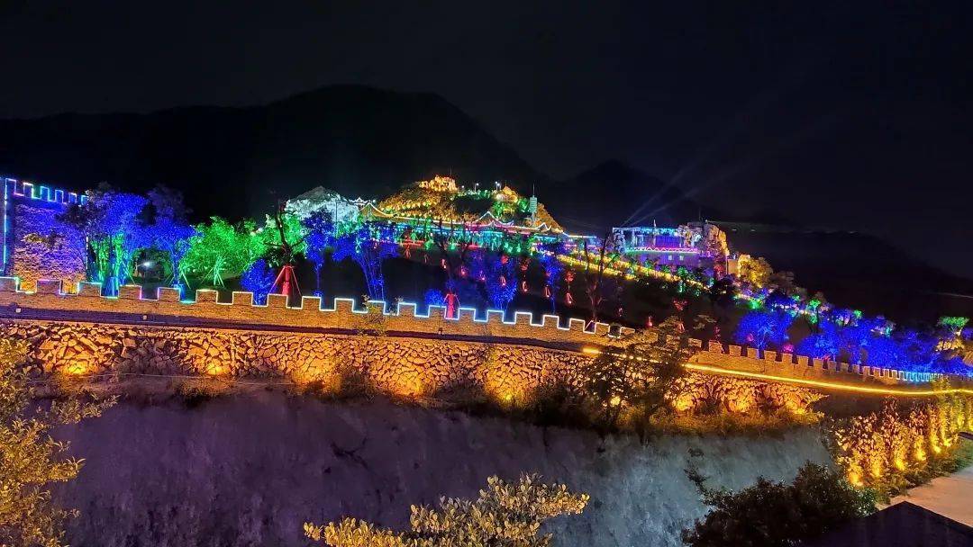 其他地方是白天赏樱,而云顶这边是日夜皆可赏樱.