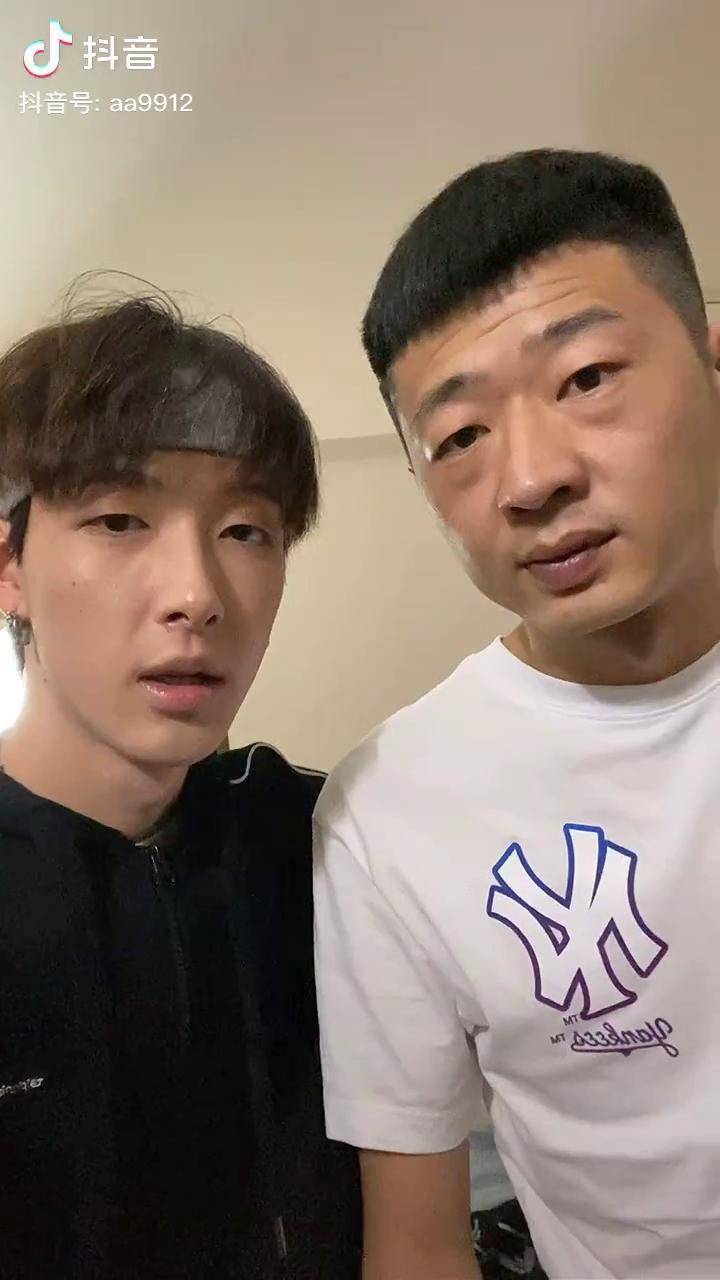 跟着李哥走 感觉他得有 街溜子 原相机 李会长 11