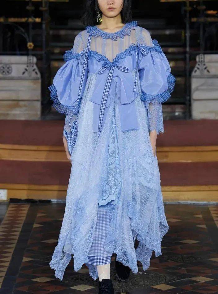 制版,企划等在线课程300 位合作老师,助力服装行业在线教育提升70