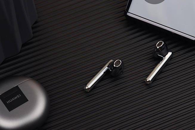 观影时刻华为FreeBuds 4E奉上多重乐享体验，听歌识曲一触即达