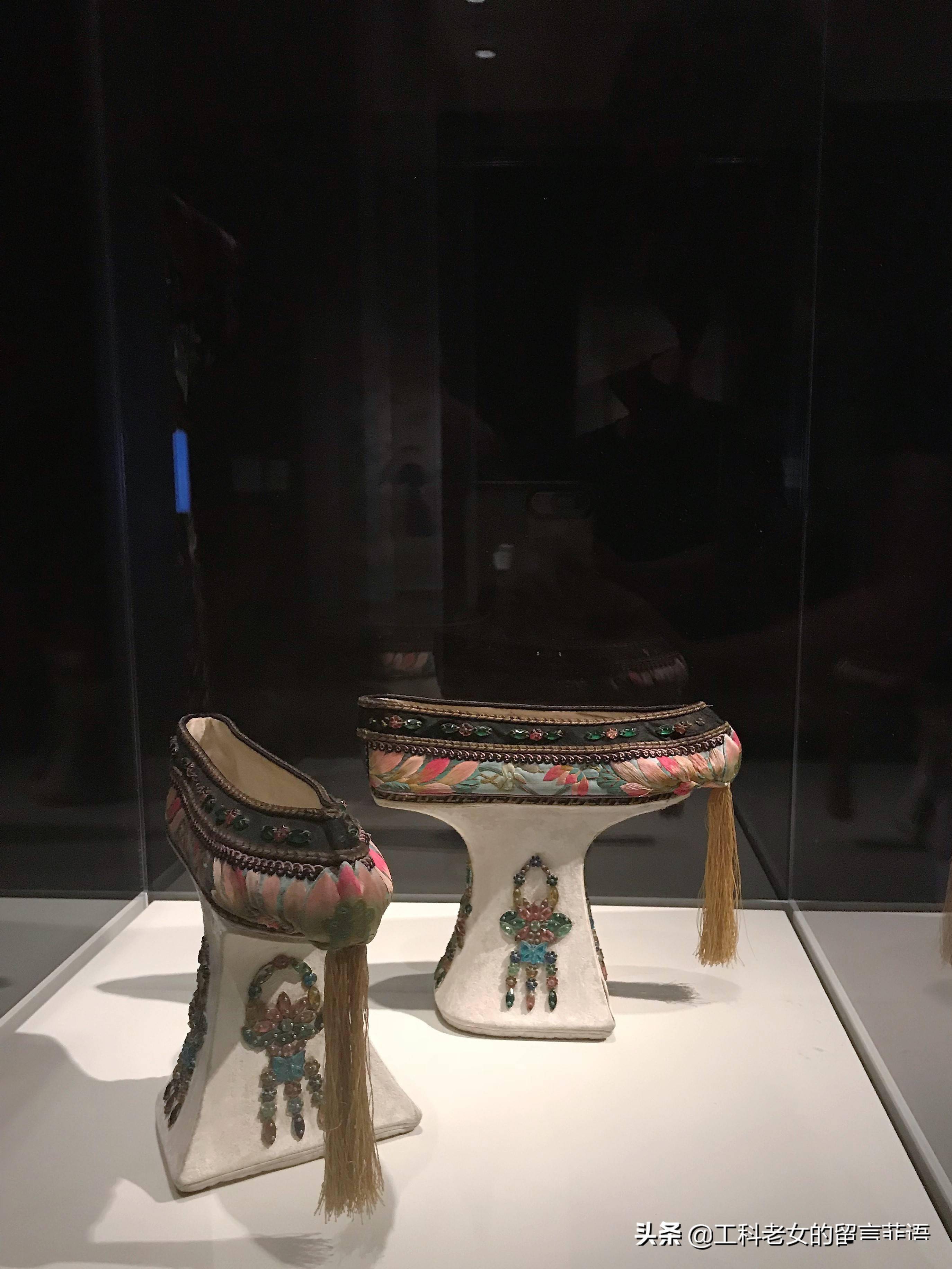 迪美博物馆:清代皇后的服饰有多美_朝冠_黄色_清光绪