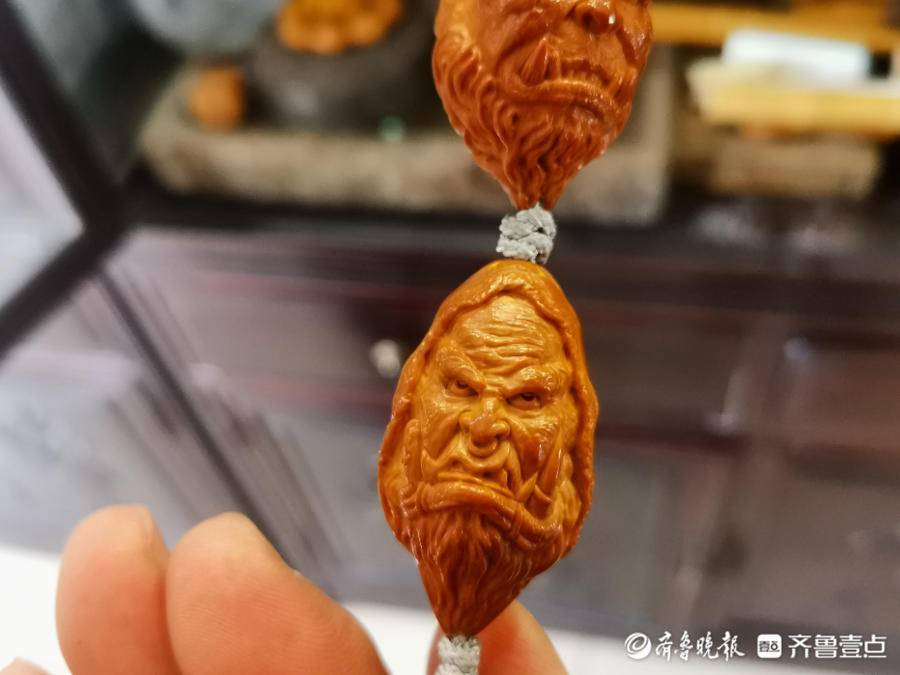 一刀一世界一核一乾坤德州核雕大师刘铁成方寸之间的真功夫