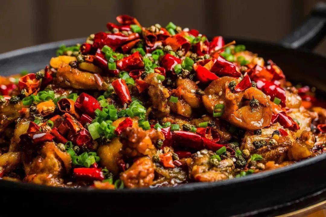 人均33元吃牛蛙人气超高的武侠牛蛙店10种口味任你挑