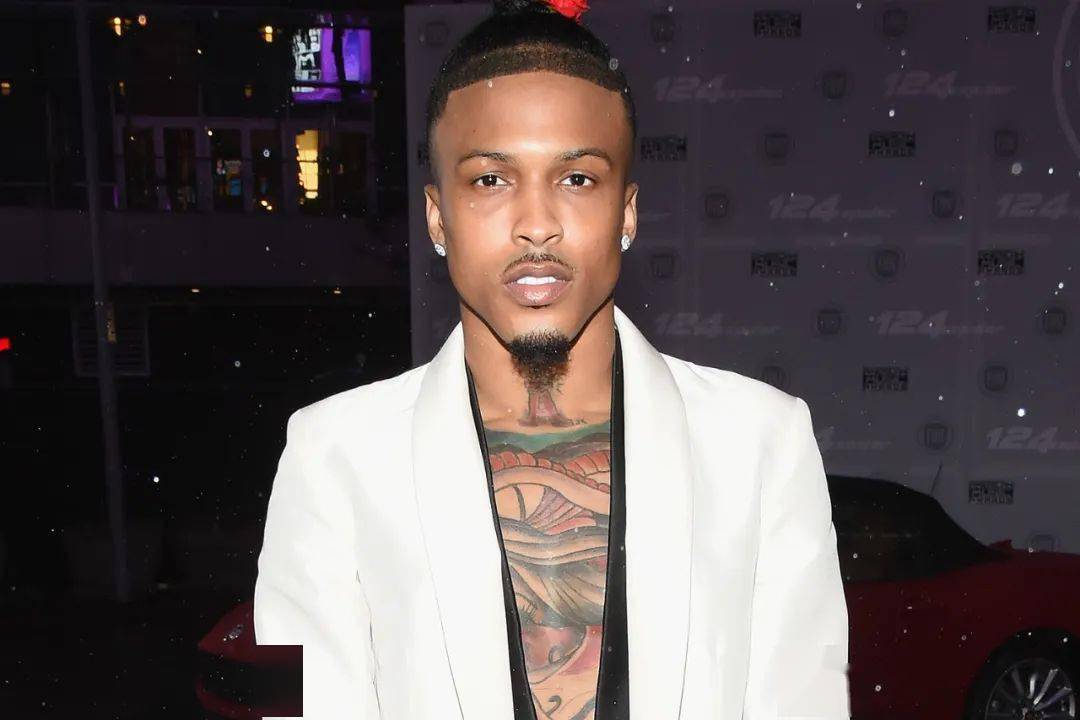 嘉达亲生儿子的朋友,一个名叫august alsina的小鲜肉(年龄小,长得鲜不