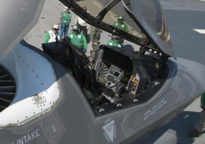 试飞中的歼35座舱盖为啥一改之前开始和美f35一样朝前打开