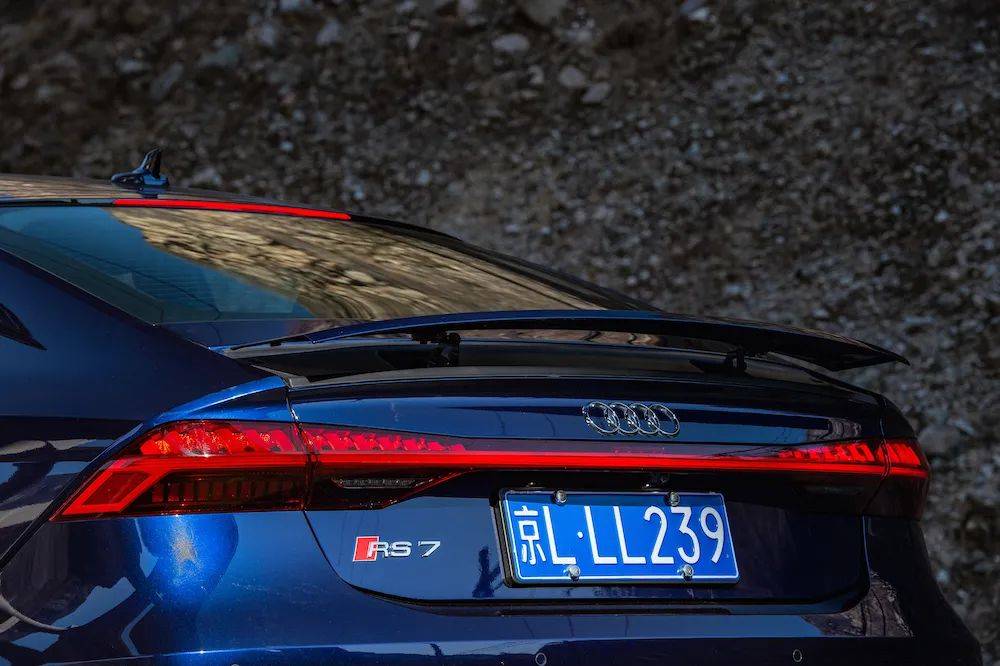 御车爱了好戏在后面的奥迪rs7sportback