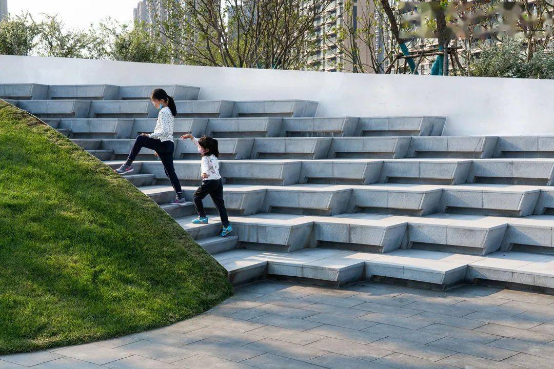 玩转景观高差百变台阶的几种趣味造型