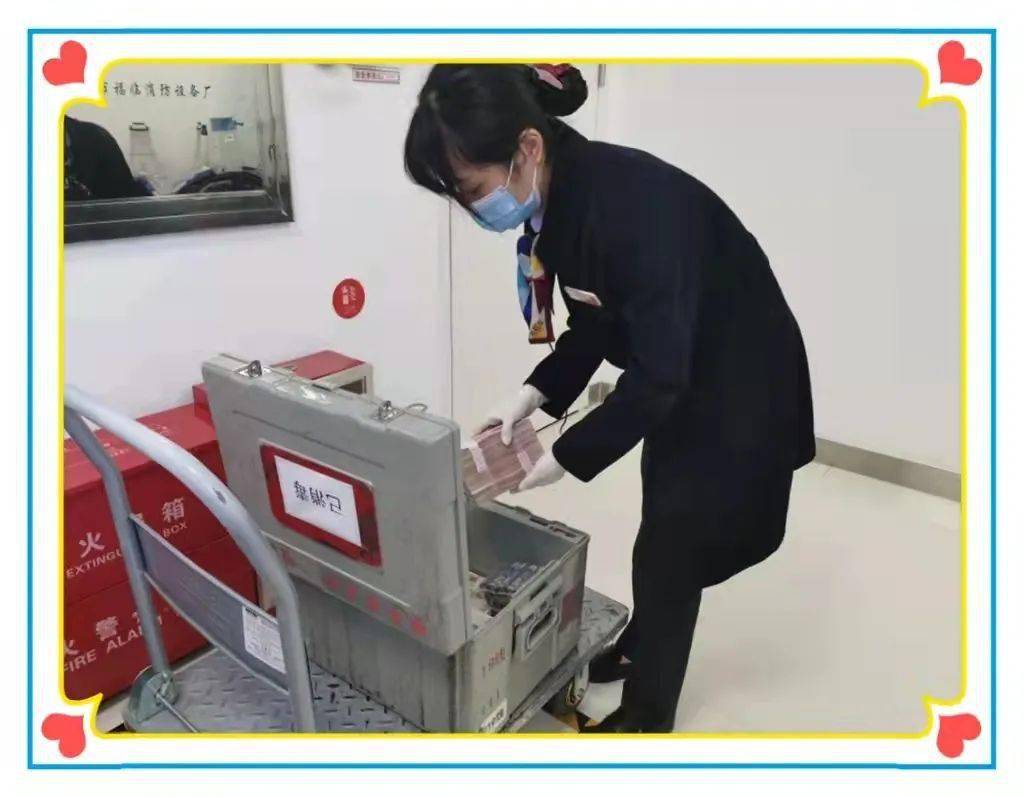 箱02客户将现金交存长沙银行柜台01接下来就让乐乐带您一起来看看长沙