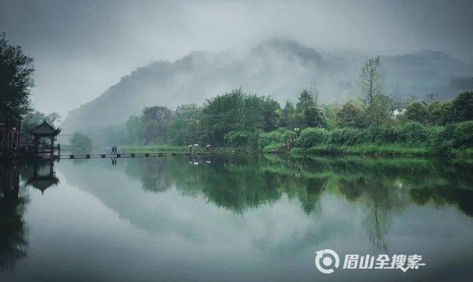 柳江古镇的雨一年四季,都给人以无尽的遐想春雨缠绵,夏雨热烈秋雨多情