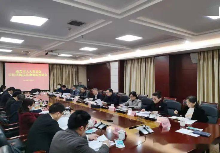 常委会研究室主任何德强,市人大监法委副主任委员翟晓钰,委员范贵川