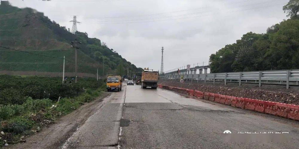 余温公路临海汇溪至沿江段改建工程市区连接线共建段顺利交工验收