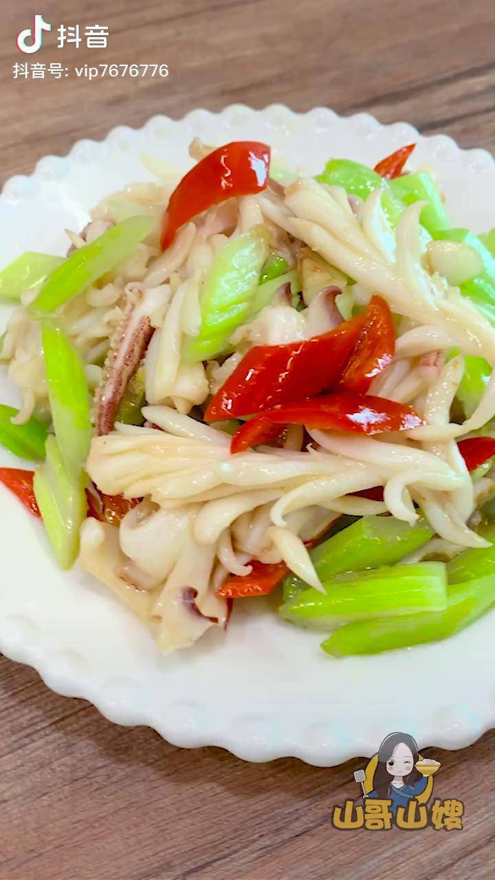 抖音美食创作人粤菜芹菜炒鱿鱼这个夏天少不了一道清淡美味的家常菜