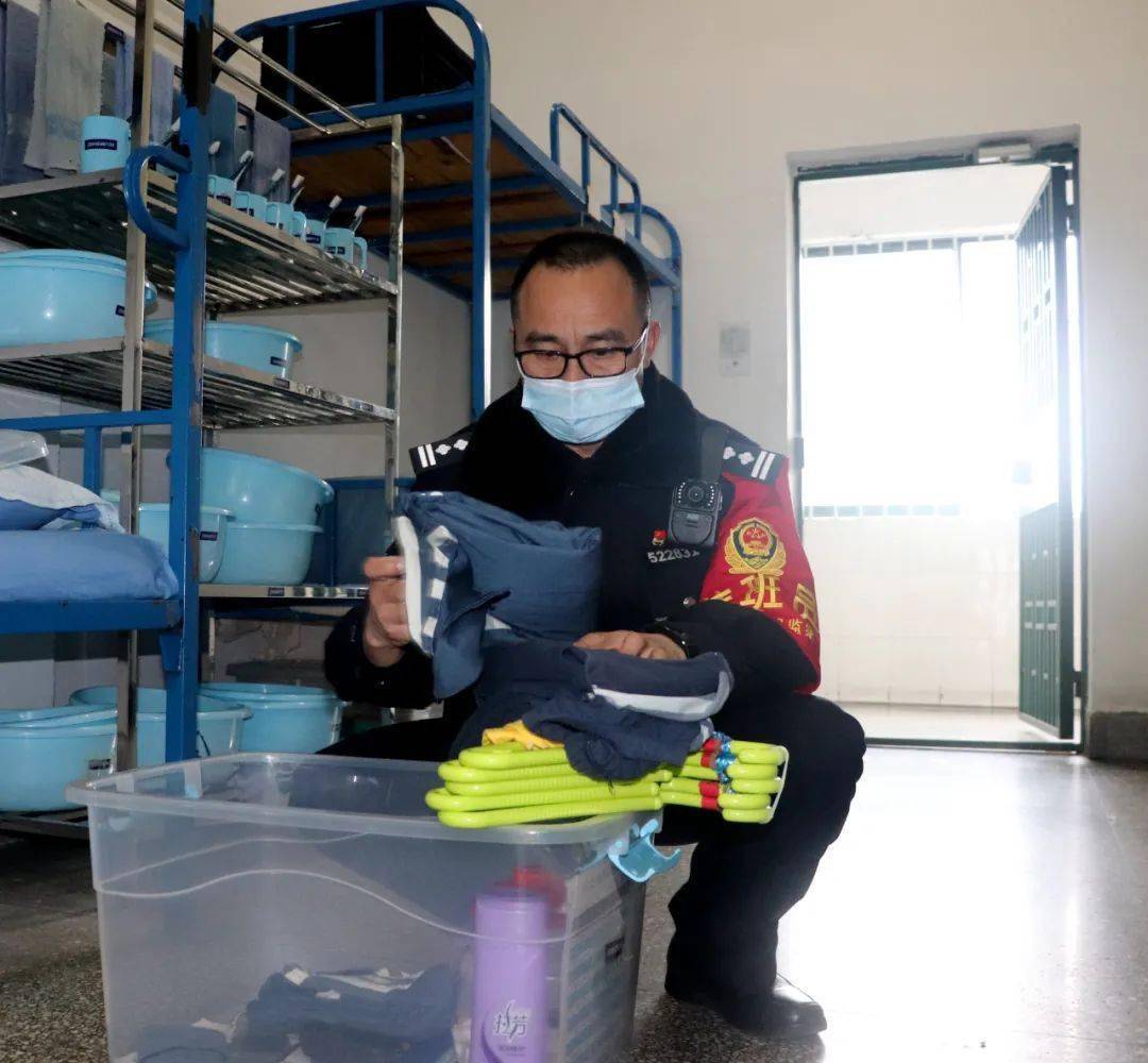 朴实勤快的"贵哥"凯里监狱九监区作为关押老,弱,病,残罪犯的特殊监区