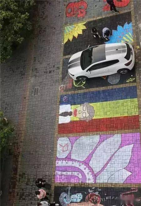 停车位的设计师肯定是个扑克迷▼3d彩绘一直是户外艺术的兴奋点就说