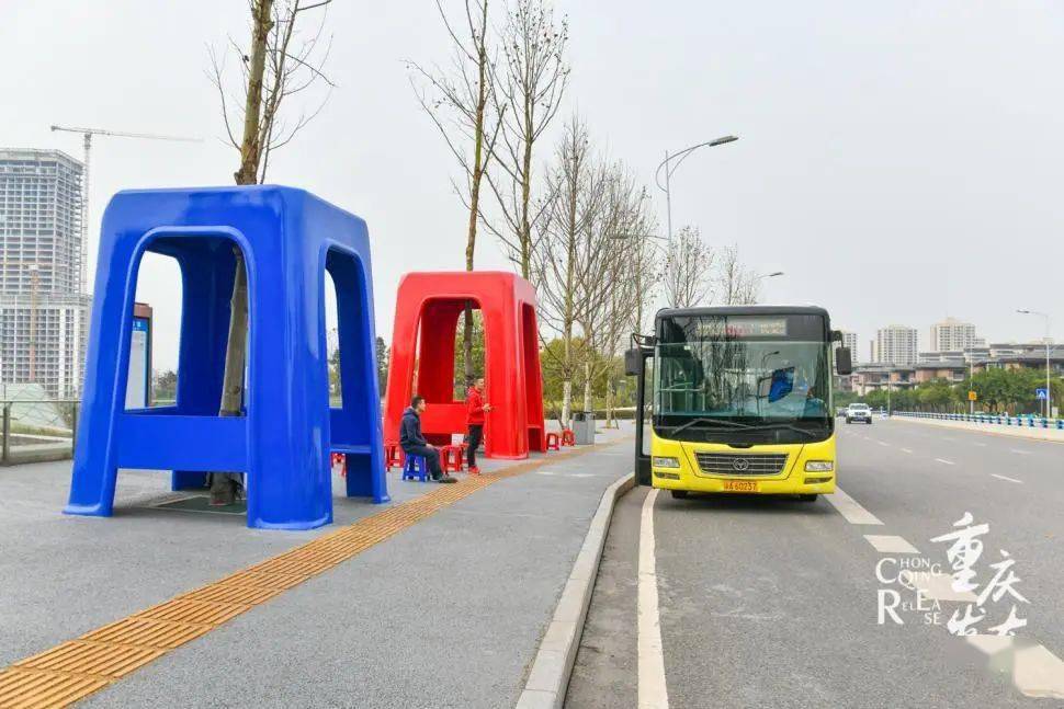 云打卡两江新区网红公交车站感受一半生活一半艺术的重庆味儿