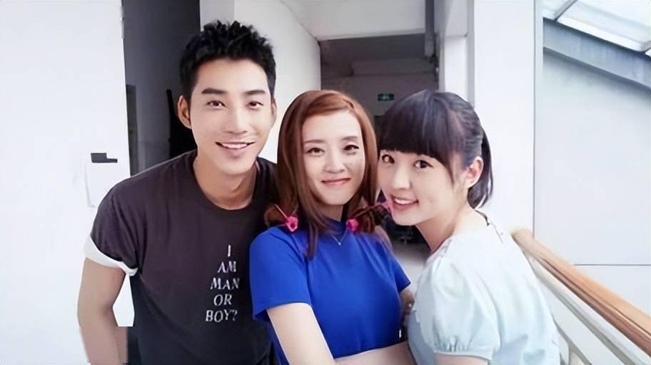 一起同过窗:路桥川鼓励大家拍摄,场面比较尴尬_任逸帆_钟白_众人