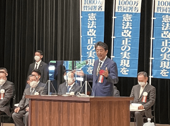 安倍扬言日本对敌攻击“不必局限军事基地”，日网民痛斥其“嗜战，无可救药”