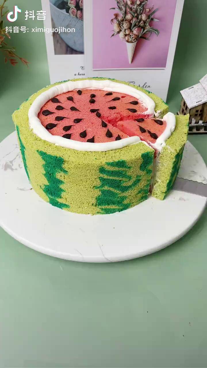 网红西瓜蛋糕炎炎夏日首选甜品这个夏天是味的西瓜蛋糕网红美食蛋糕