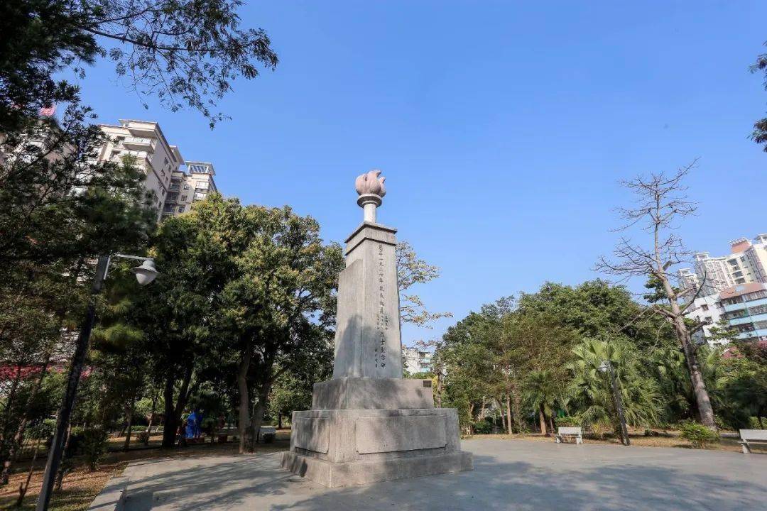 中山公园革命烈士纪念碑位于恩平市中山公园内.