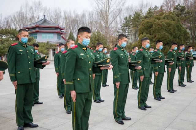 今年清明,解放军和武警部队官兵这样缅怀英烈