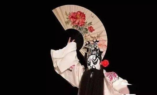 扇子在戏曲表演中有多"万能"?_折扇_京剧_秦声
