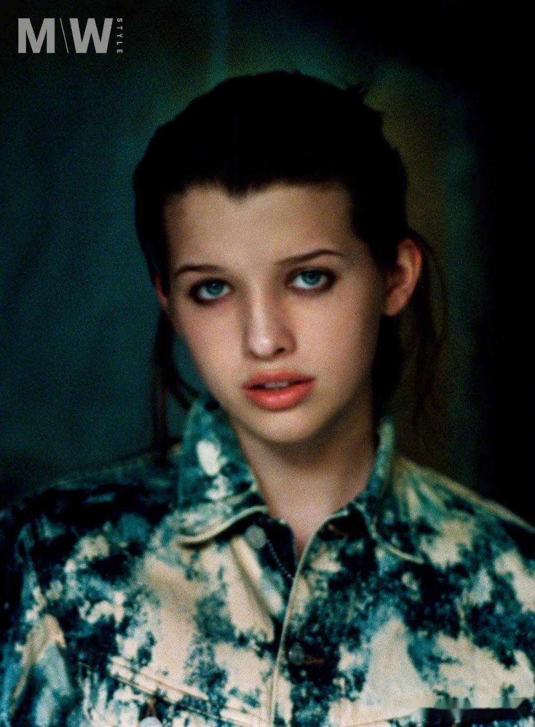 米拉·乔沃维奇14岁长女ever时尚杂志大片,星二代表现力超强_温蒂