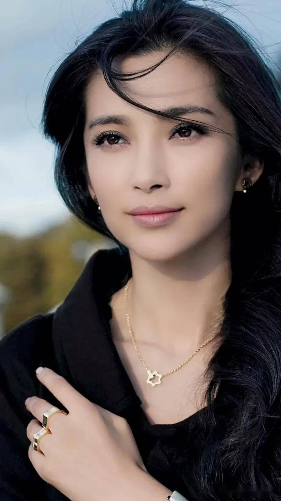 李冰冰多情却似总无情