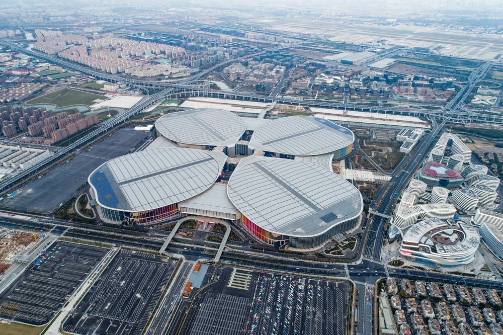 上海战疫|"四叶草"改建方舱:力争4天内完工,专辟儿童区_展馆_作业