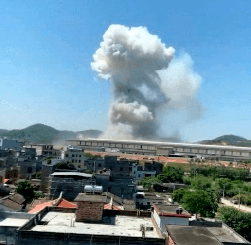 广东一工厂发生爆炸致4死1重伤车间瞬间成废墟