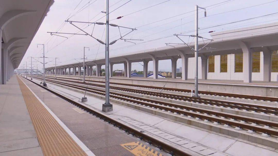 小编带你看看黄黄高铁蕲春南站内部环境黄黄高铁由黄冈市至黄梅叵 