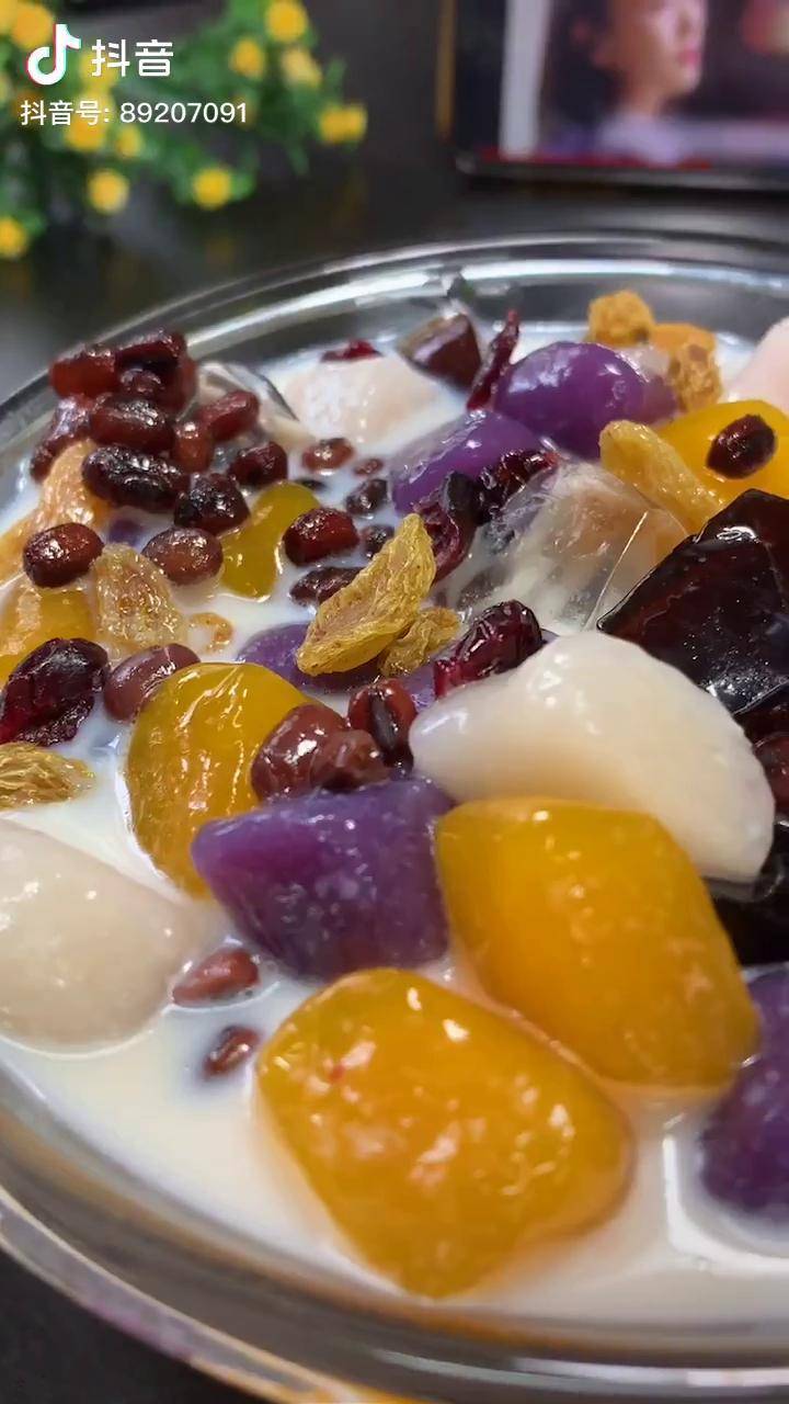 夏日甜品三色芋圆冰粉捞外面卖30多一份自己在家做成本几块qq弹弹超