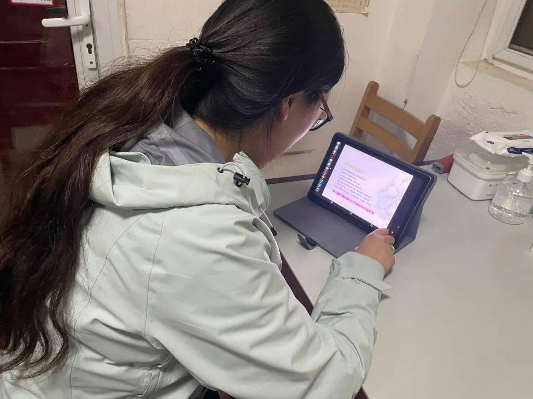 济南三中孙老师线上教学的一天_孙乔_进行_反馈