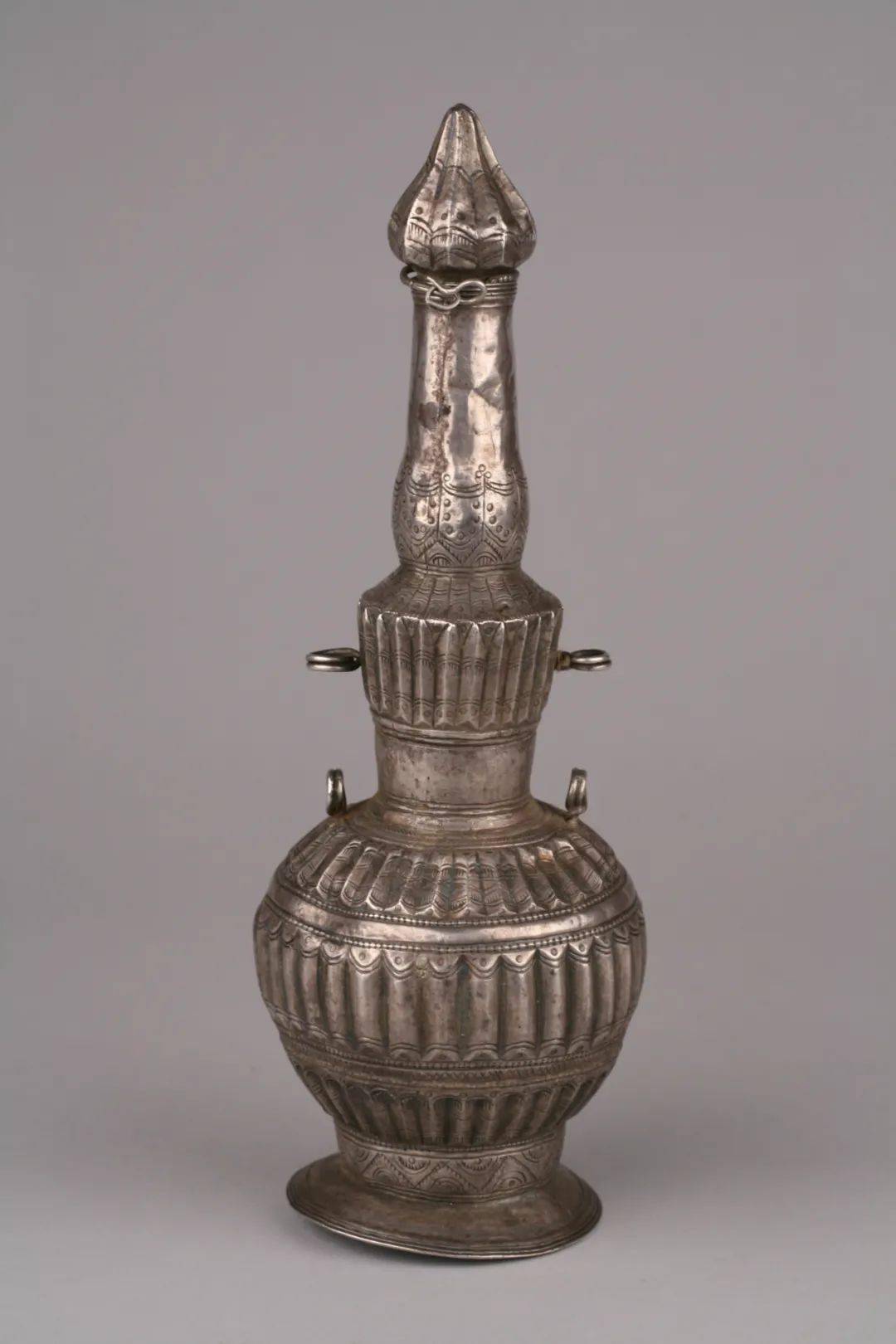 看古今国家三级文物清复合纹四耳银瓶