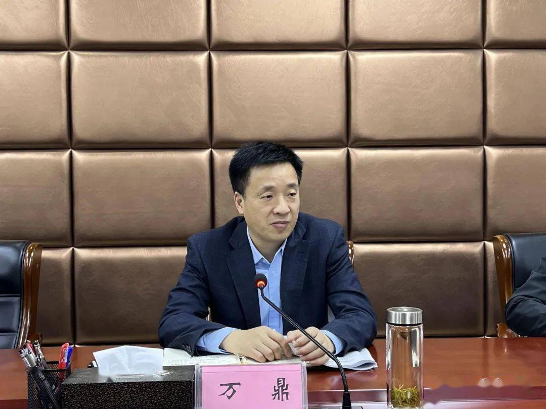 在听取相关汇报后,县委书记万鼎指出,召开此次专题会议旨在贯彻落实