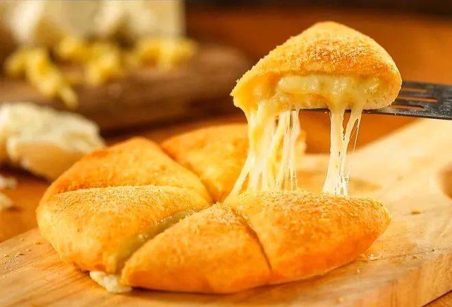 西贝的黄米凉糕和这款奶酪包微信号:bakefan一个专注0基础免费学烘焙