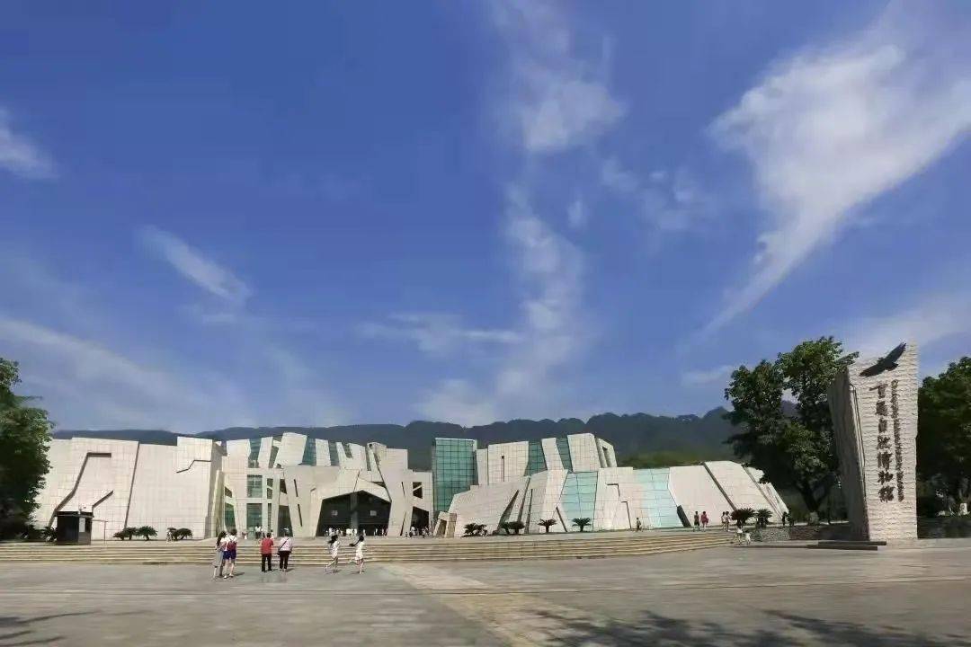 北碚博物馆众多,除重庆自然博物馆外,还有区属博物馆,辖有梁实秋纪念