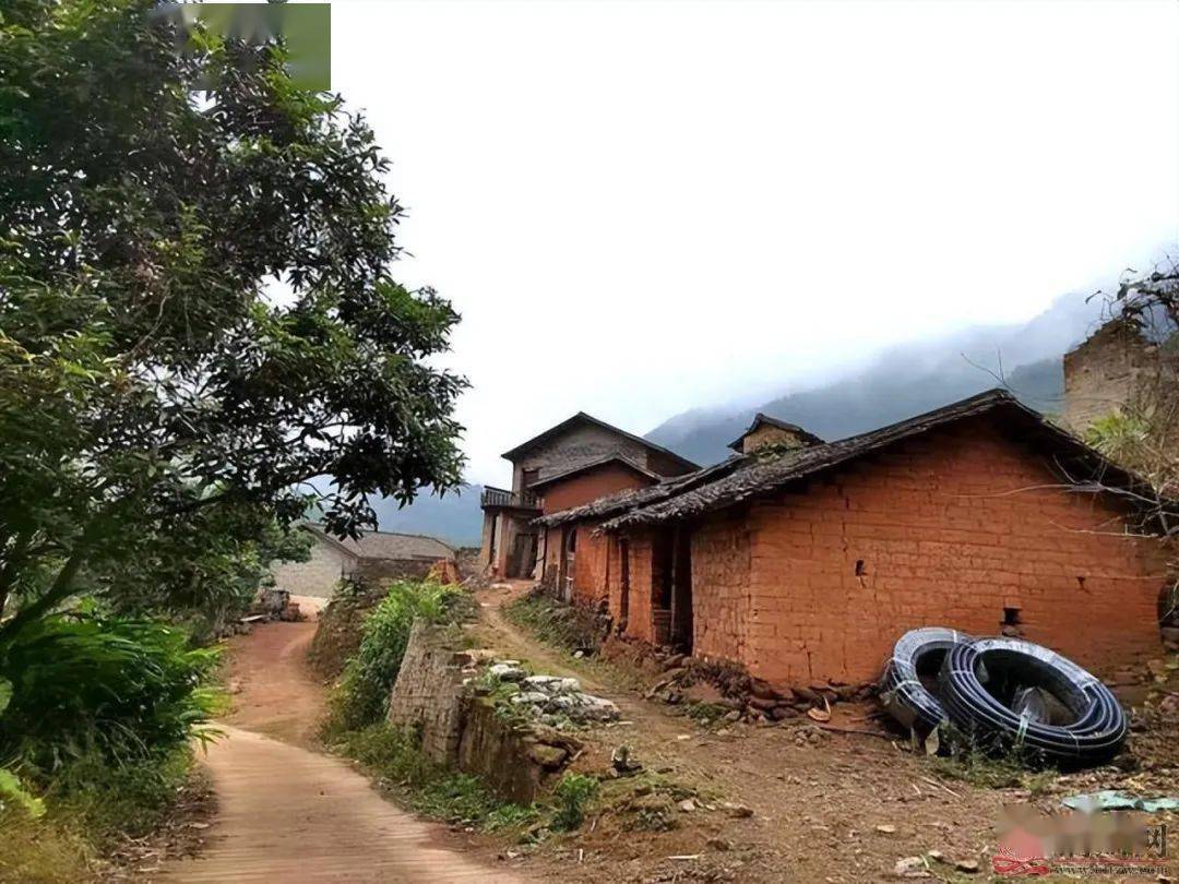 这祠堂,有枪眼和碉楼,藏在广西北流石窝的小山村_玉林市_信息_因为