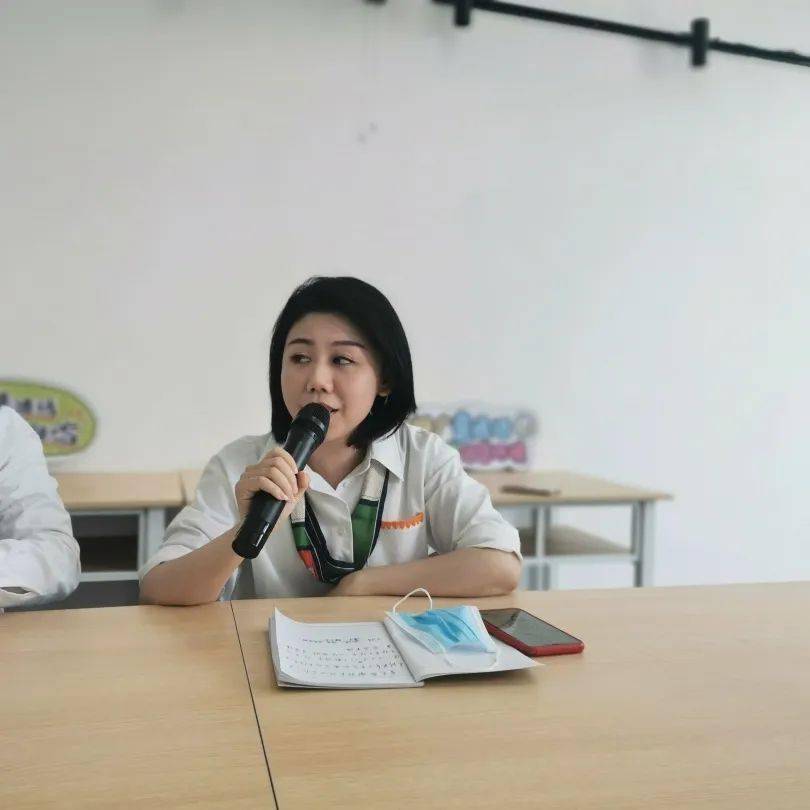 潮州市青少年宫普通话推广员邱佳莹同志作朗读交流点评,指出了大家