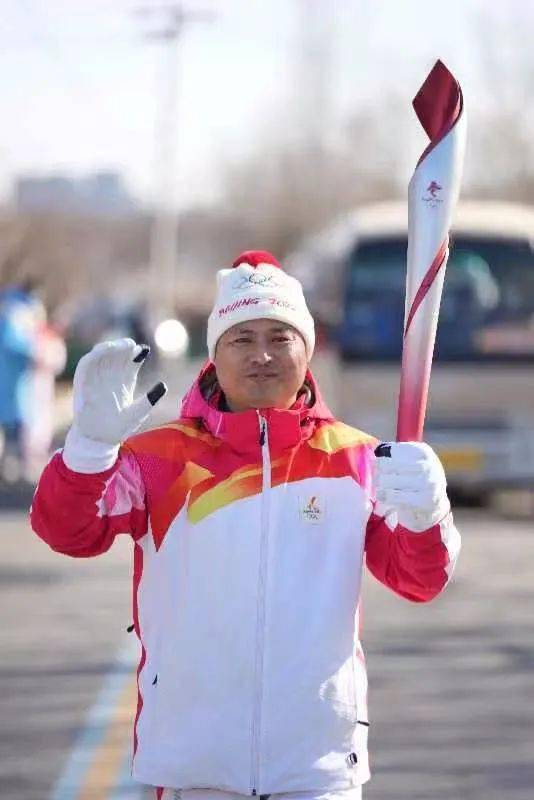 薛东让体育带动四育用奥林匹克魅力促进孩子全面发展