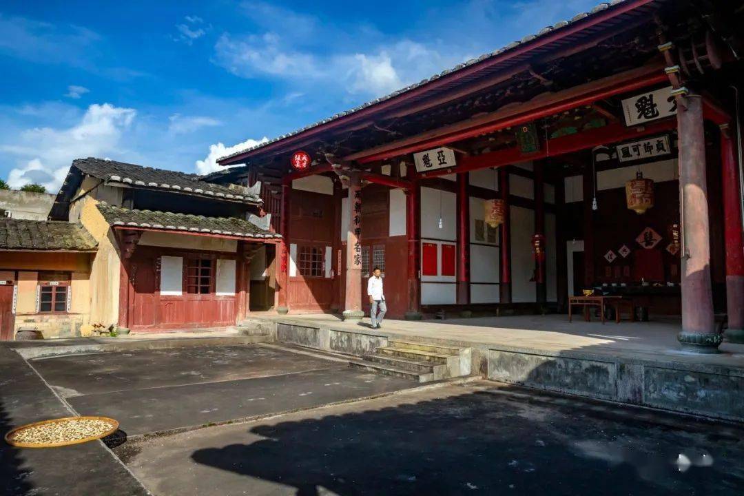 绵寿庄位于永泰大洋镇大展村,该村有"五寨十六庄"("五寨"指洋尾寨旧寨