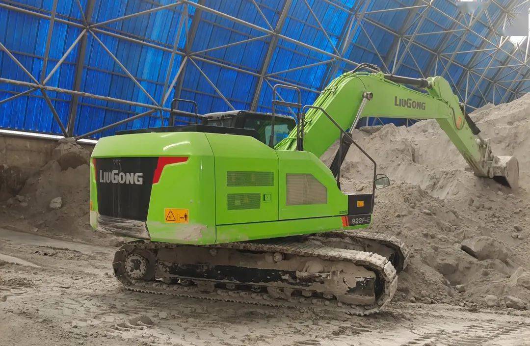 柳工绿电双星施工新体验_挖掘机_产品_隧道