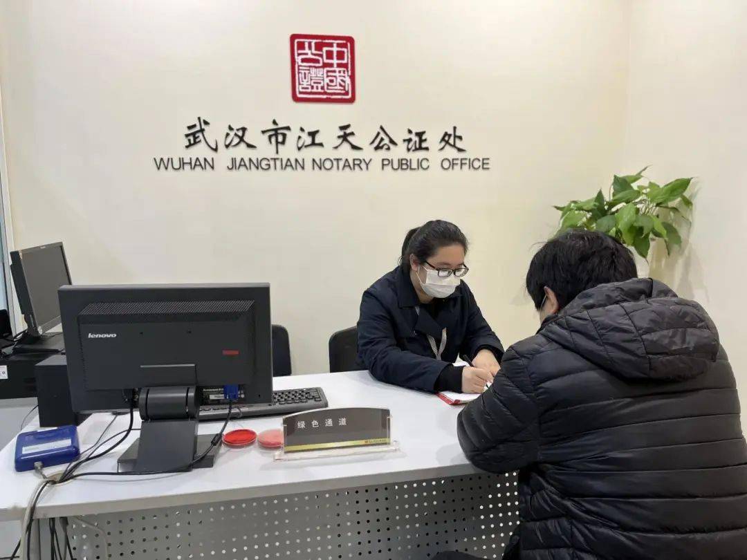 武汉市江天公证处主任曾庆玉表示,近几年,来做遗嘱公证的仍以老年人居