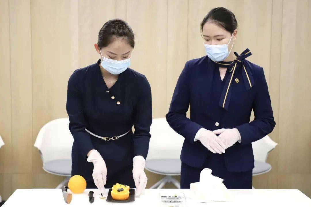 为您服务是我的荣幸为打造正方物业管家服务团队,培养白金管家后备