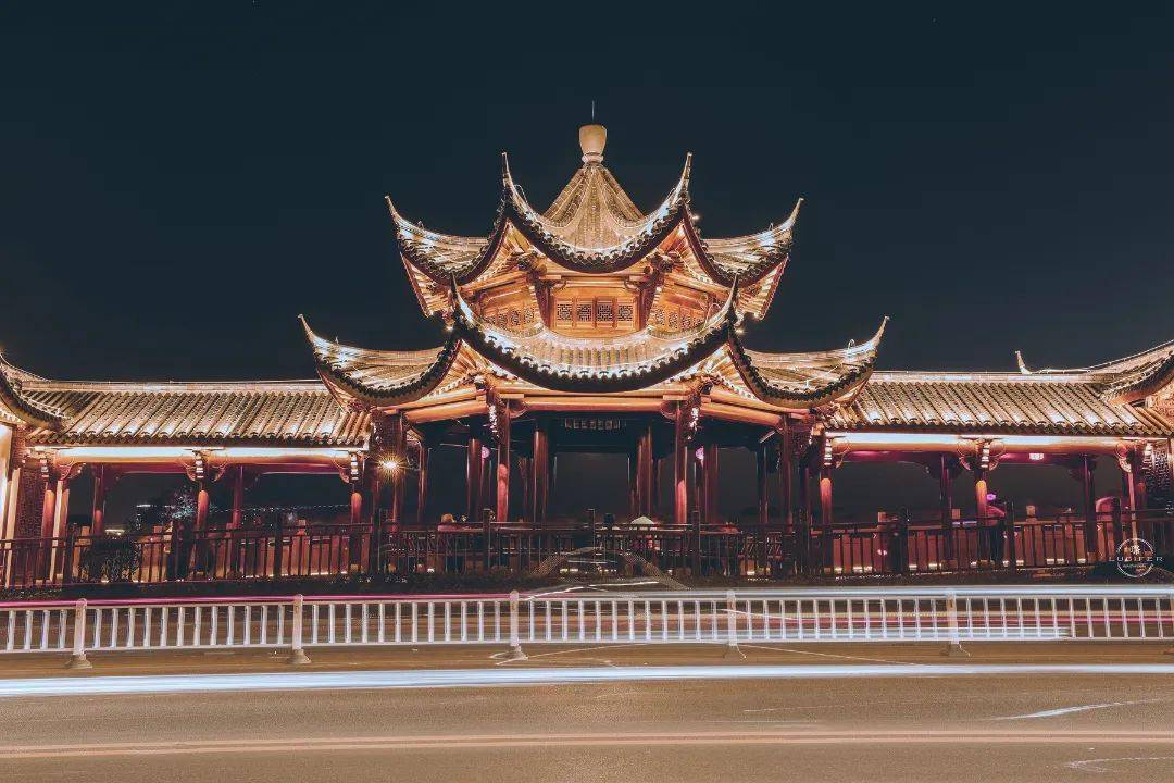 我在佛堂等你,有伏虎桥和江边的风