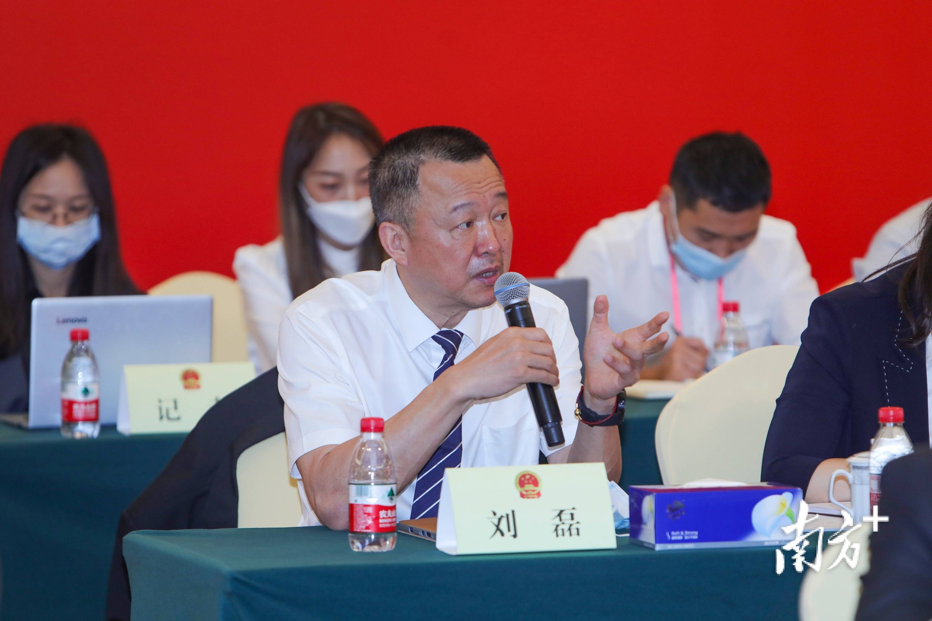 代表说刘磊建议打造国际领先的深圳结核病创新研究基地