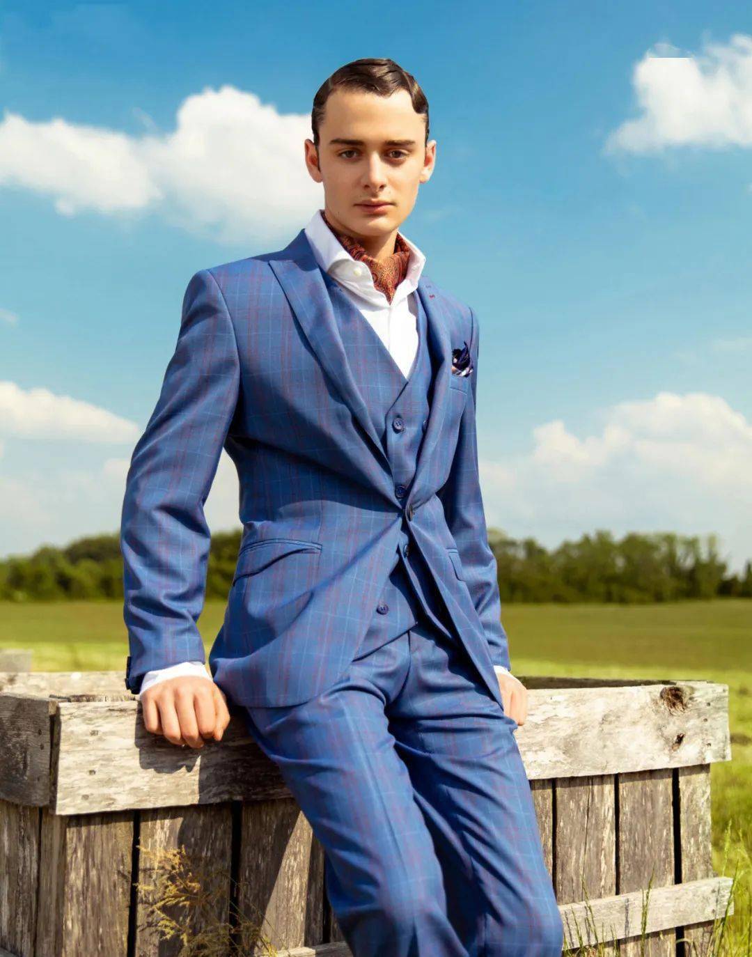 他才十七岁却靠自己白手起家赚了很多钱