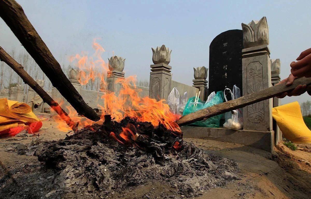 原創火葬場火化是一個怎樣的過程遺體在火化時為何不讓家屬靠近