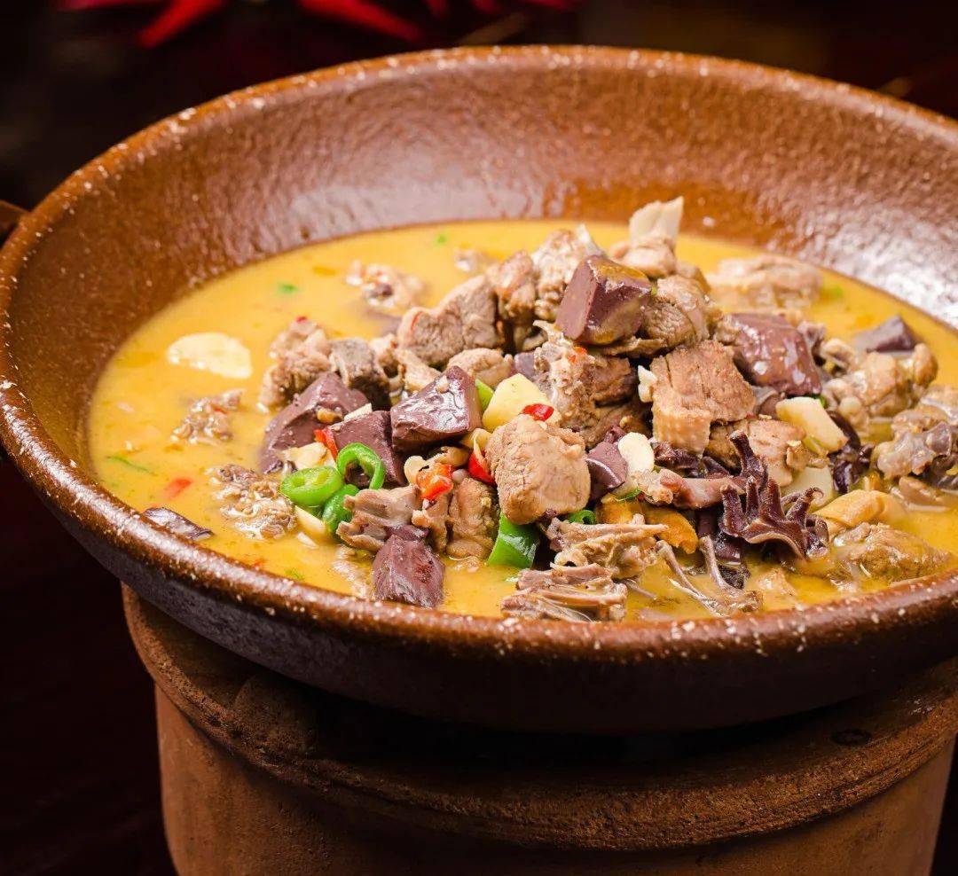 仔麻鸭切小块,鸭血切丁,待