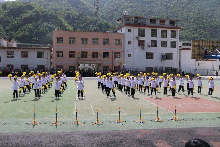 镇安慧源学校开展第二届球类运动会暨科技节活动